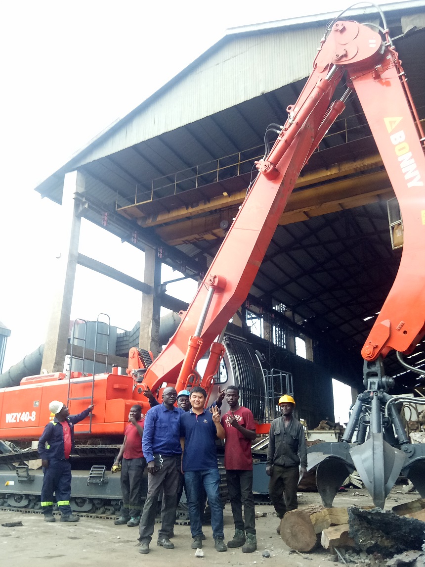 抓鋼機(jī).jpg 抓鋼機(jī).jpg