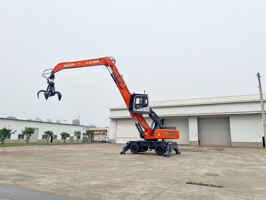 抓鋼機(jī).jpg 抓鋼機(jī).jpg