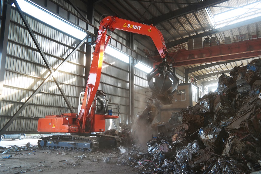 抓鋼機(jī).jpg 抓鋼機(jī).jpg