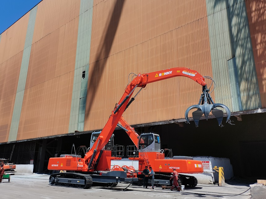 抓鋼機(jī).jpg 抓鋼機(jī).jpg