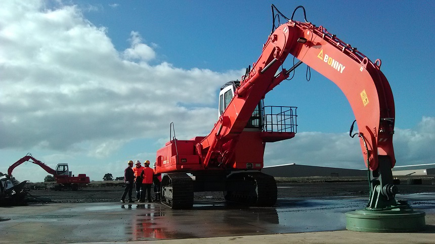 抓鋼機(jī)配電吸盤.jpg 抓鋼機(jī)配電吸盤.jpg