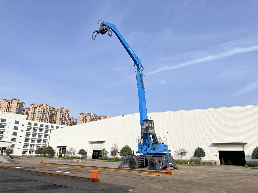 輪胎式抓料機.jpg 輪胎式抓料機.jpg