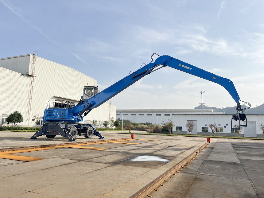 輪胎式抓料機.jpg 輪胎式抓料機.jpg