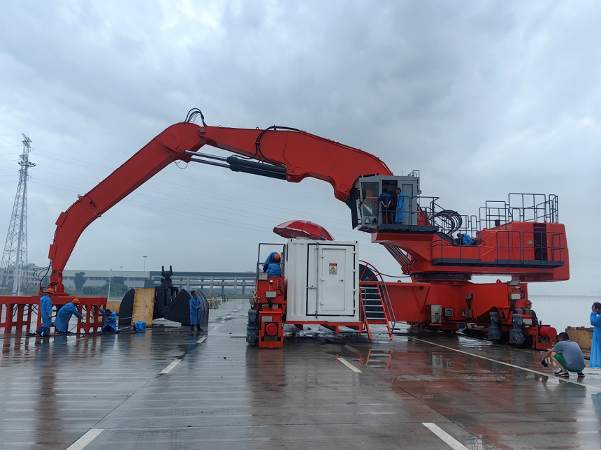 抓鋼機.png 抓鋼機.png