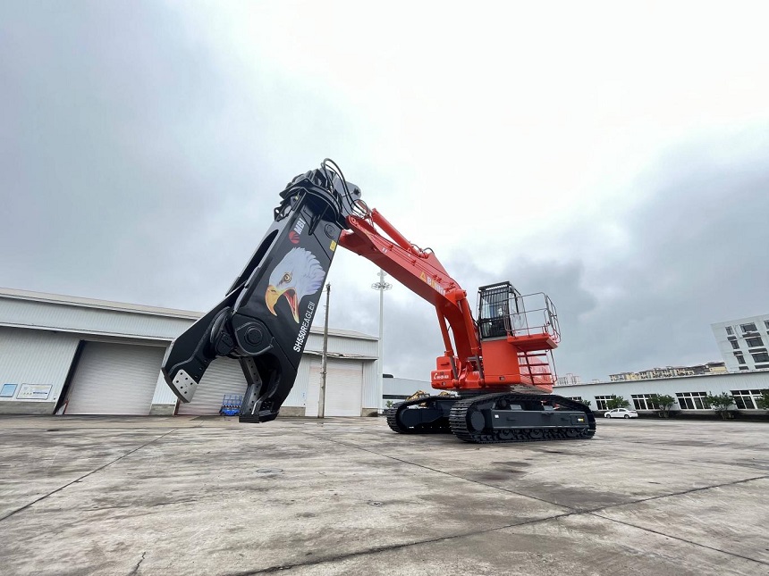 報(bào)廢汽車(chē)拆解機(jī).jpg 報(bào)廢汽車(chē)拆解機(jī).jpg