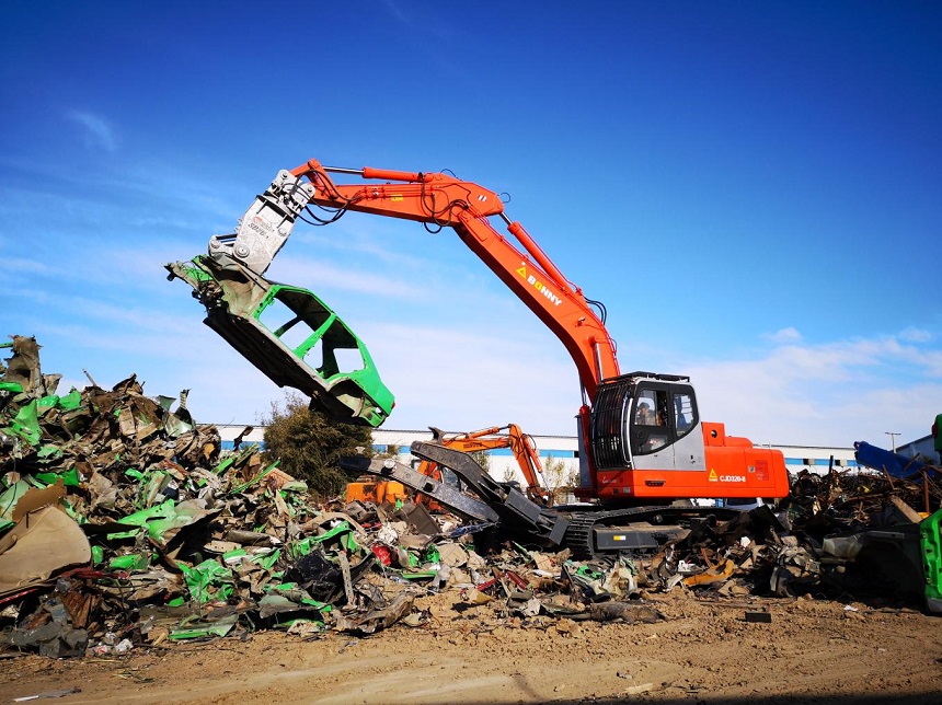 報(bào)廢汽車(chē)拆解機(jī).jpg 報(bào)廢汽車(chē)拆解機(jī).jpg