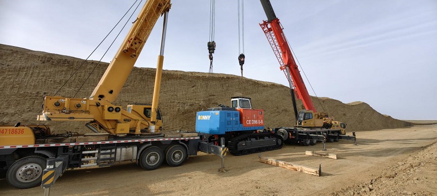 電動(dòng)挖掘機(jī).jpg 電動(dòng)挖掘機(jī).jpg